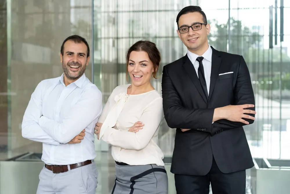 Equipo de profesionales sonriendo